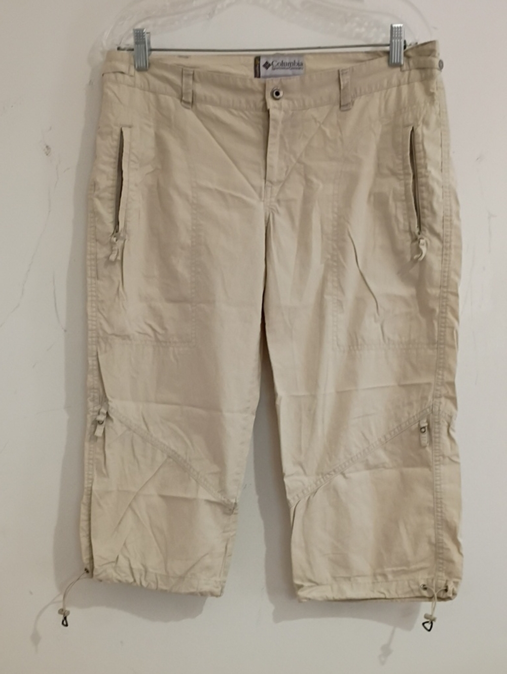 Columbia Women's Light Khaki Capris
